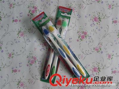 1元厨卫用品 1元2元2只牙刷 厂家直销 a-63牙刷 1元百货批发 地摊价 情侣牙刷图片|1元厨卫用品 1元2元2只牙刷 厂家直销 a-63牙刷 1元百货批发 地摊价 情侣牙刷产品图片由义乌市琴侣电子商务商行公司生产提供-