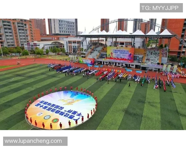 体育品牌携手足协启动校园足球万里行计划助力青少年足球发展 体育品牌携手足协启动校园足球万里行计划助力青少年足球发展